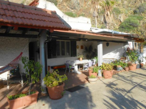 2 bedrooms house at Palmi 100 m away from the beach with sea view furnished terrace and wifi